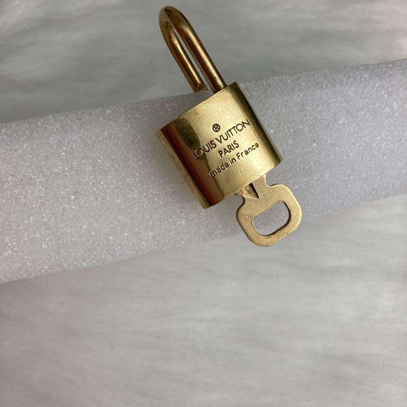 Louis Vuitton #322 Lock & Key set - Picture 2 of 4